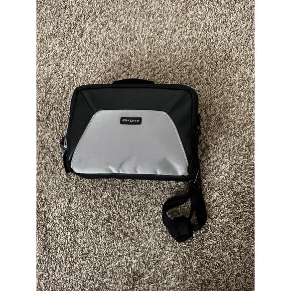 Audiovox Portable dvd player 6x8 inches black and carrying case - Picture 8 of 12